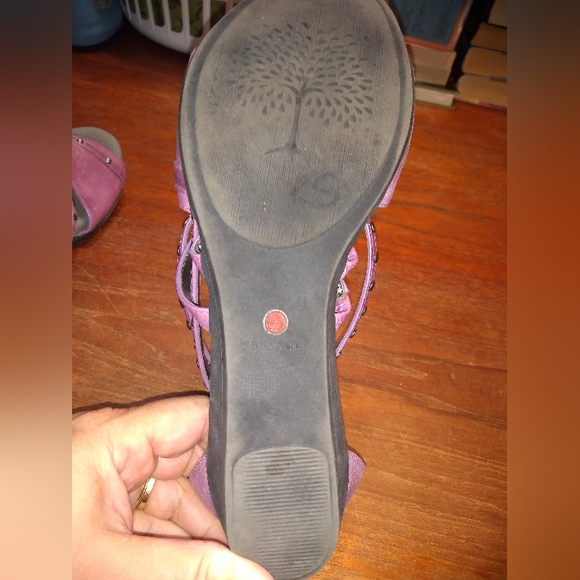 Blondo Purple Strappy Leather Sandals, Size 8W, Zippered Backs, Studded … - Picture 5 of 12